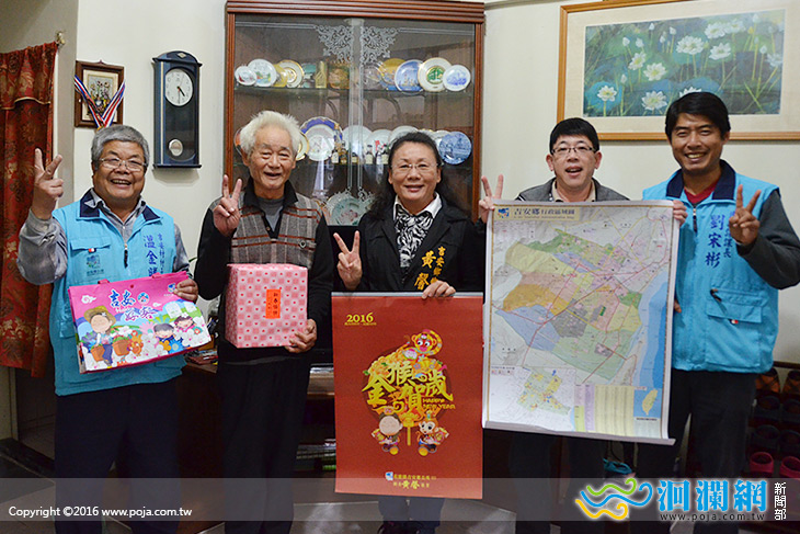 黃馨慰問鄰長致贈春節禮品感謝一年辛勞