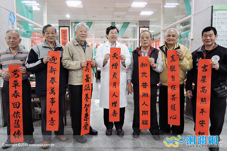 春節前夕書法揮毫，花蓮醫院贈春聯