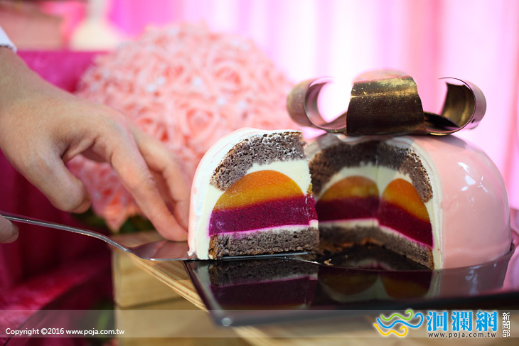 在地的水果製作出繽紛的母親節蛋糕