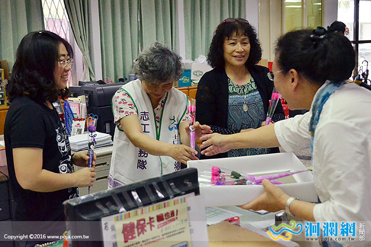 贈同仁康乃馨，黃馨祝福母親節快樂
