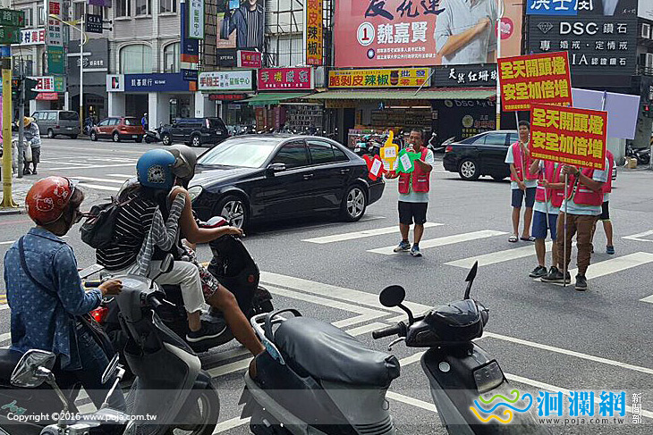 騎乘電動機車須戴安全帽，汽車應全天開頭燈