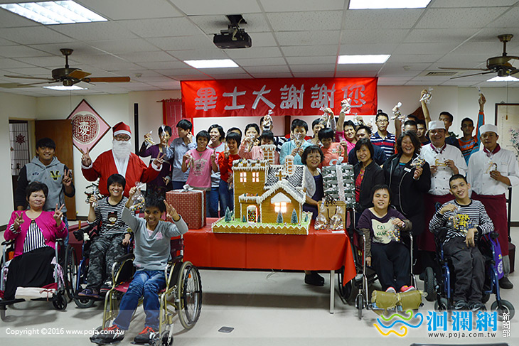 理想大地做幸福薑餅屋贈畢士大院童