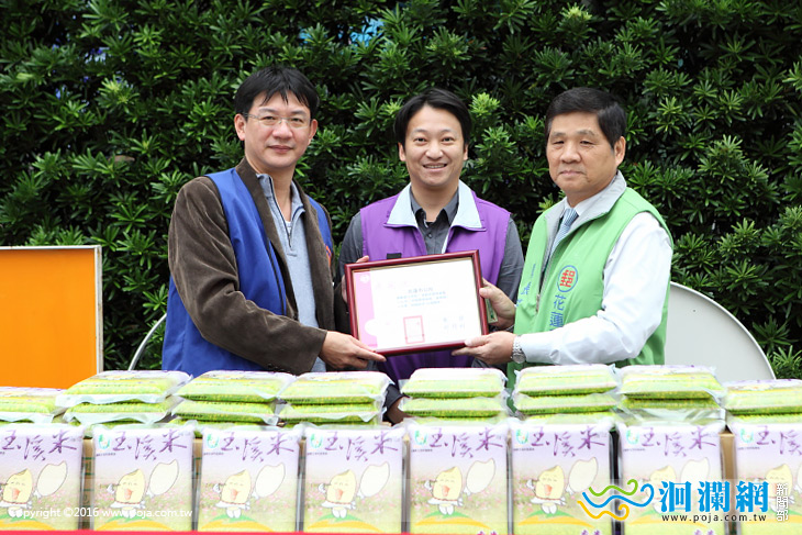 花蓮郵局捐700公斤白米助花蓮市獨居老人
