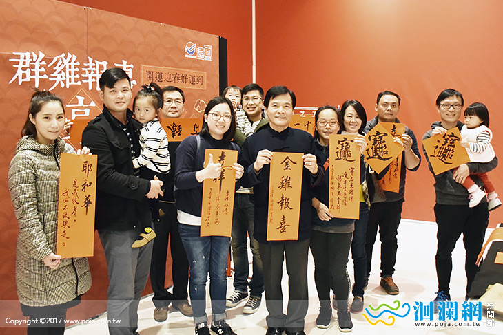 一連兩天，遠百邀書法名師揮毫送春聯