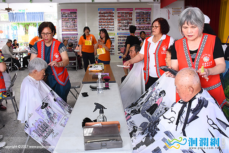原住民啦啦爸志工隊展開義剪服務