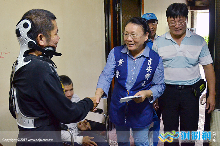黃馨前往急需受助民眾關心送溫情