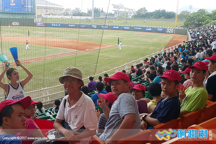 邀請看職棒畢士大師生好開心