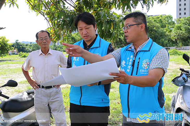 魏市長與陳前縣長會勘佐倉公墓