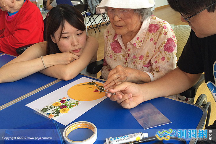 門諾護家引進傳承藝術，阿公阿嬤快樂說故事