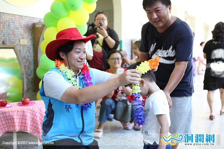 市幼開學日，小小新生緊張又期待