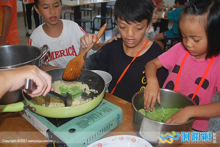 小太陽夏令營花少志工團送愛到奇美部落