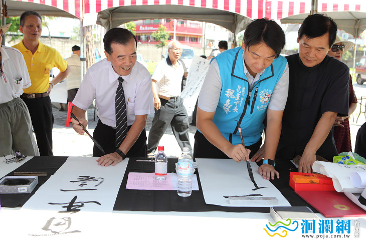 「百年一信、百家揮毫」藝文活動，現場百位書法家