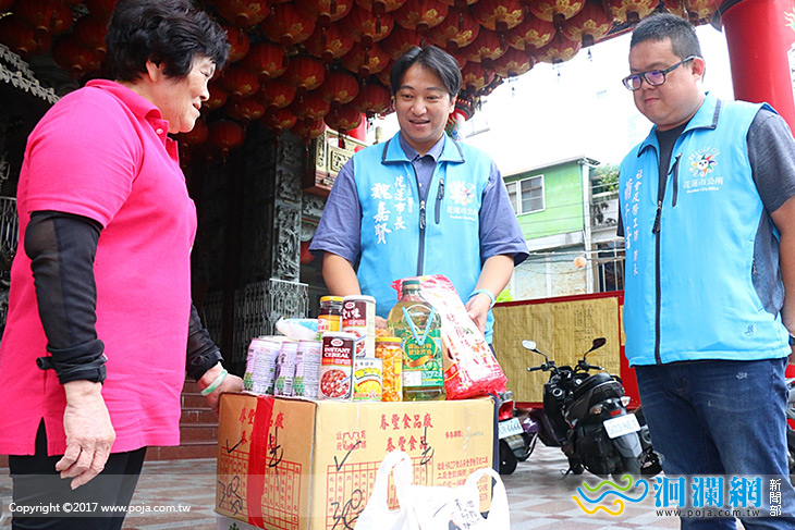 城隍廟普渡捐物資，公所轉贈社福機構