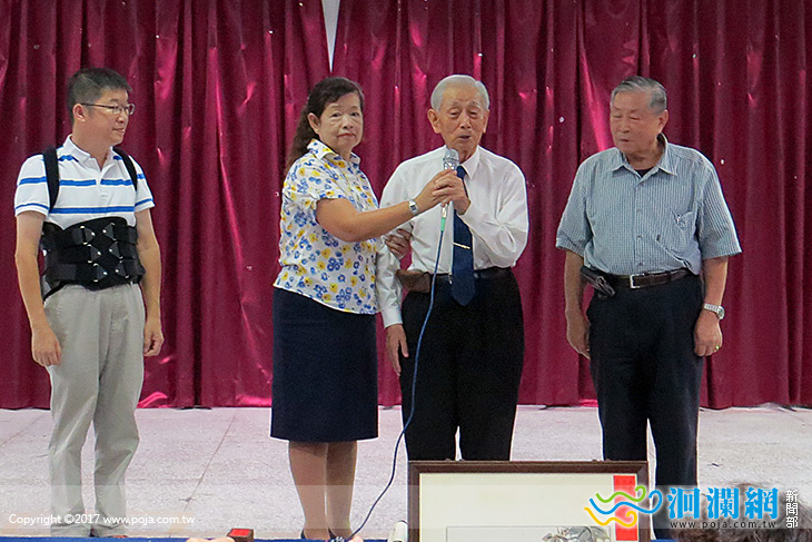 抗戰英雄卓尚義醫師捐贈100萬給壽豐十所國中小