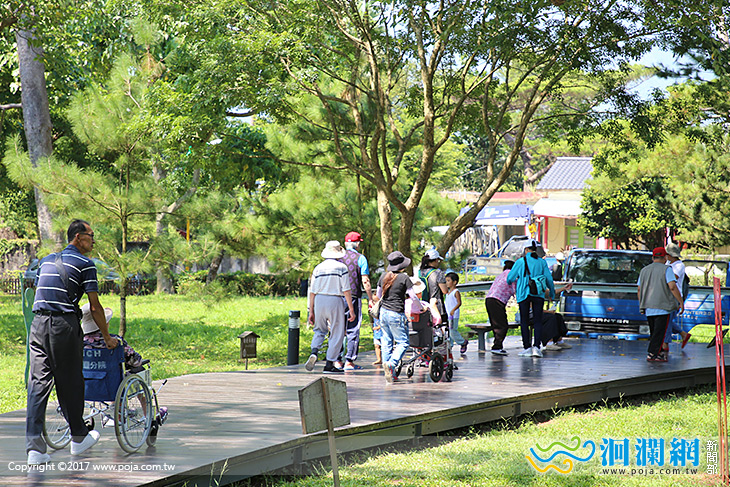 門諾失智長者秋遊，阿公阿嬤松園憶當年