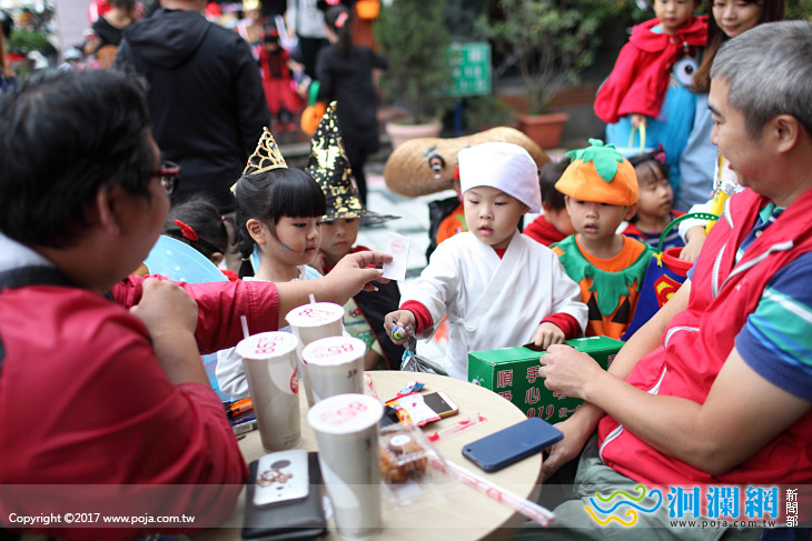 不給發票就搗蛋，幼兒賣萌為植物人募發票