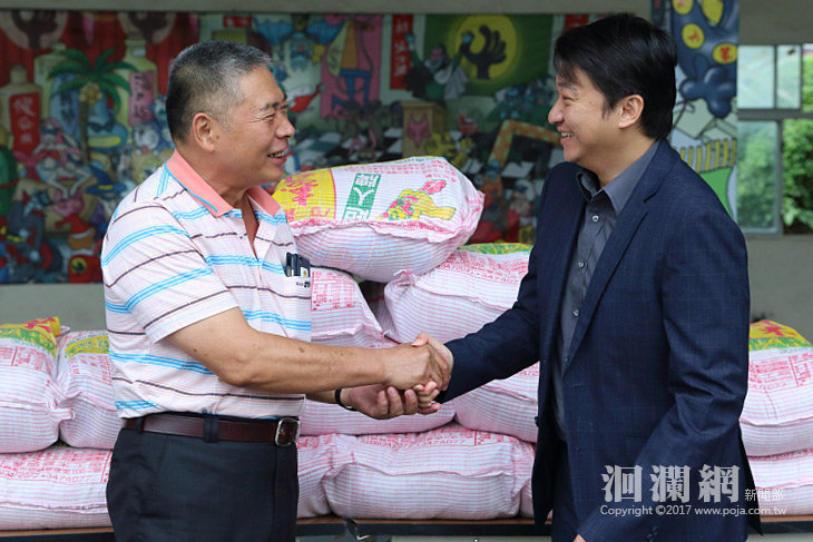 企業捐贈市公所2千公斤白米及愛心年菜