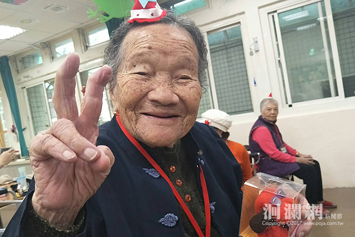 花醫「聖誕佳音送愛」活動關懷長者及民眾
