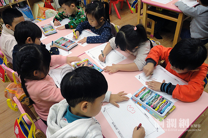 ㄚㄚ幼兒園溫馨響應禦寒計畫，送愛到東歐