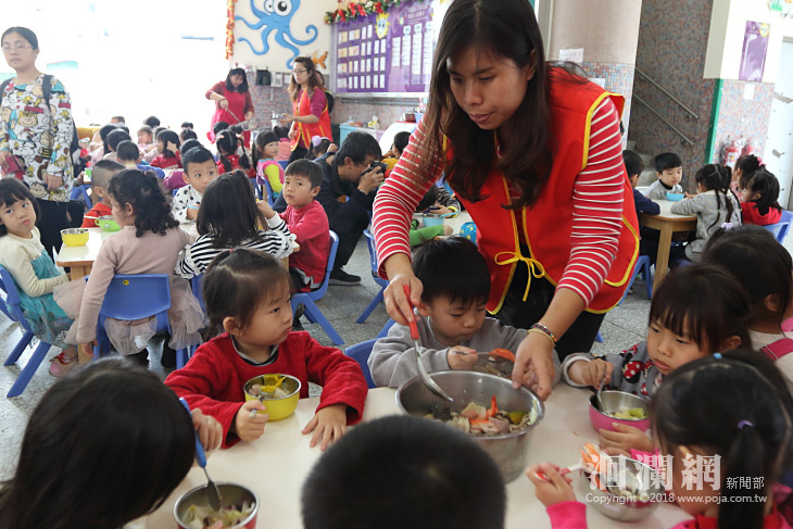 過年圍爐囉~市幼今提前感受年節熱鬧氛圍