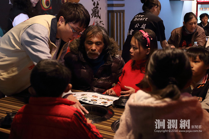 燒肉店業者與公益團體邀請弱勢家庭享用美食