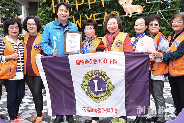 花蓮龍吟獅子會捐贈市公所愛心傘