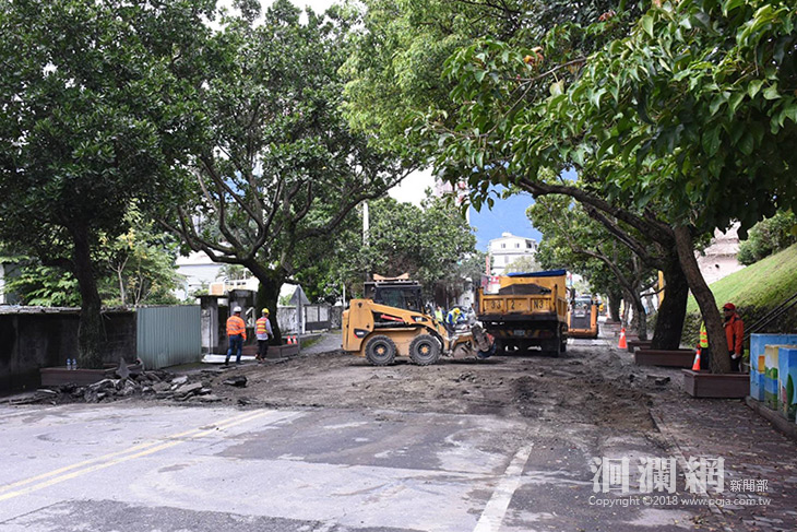 台南市政府救援團隊協助花蓮市重建家園