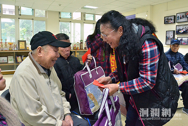 黃馨前往慰問東區老人之家安老、養護院區