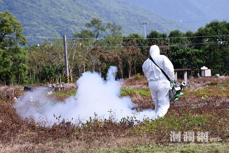 佐倉公墓除草及消毒，讓民眾掃墓更便利