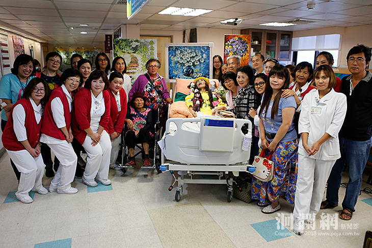 用油畫療癒癌痛門諾助設計師開畫展圓夢