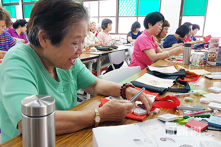 彩印創意包，吉安婦女培養第二專長