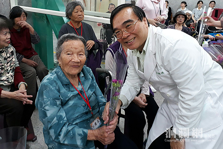 花漾馨情─花蓮醫院辦母親節音樂會