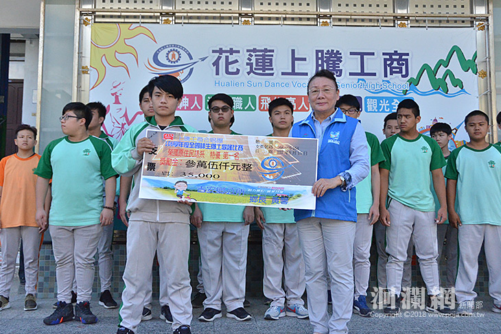 上騰原住民合唱團獲第一，黃馨贈3.5萬元獎勵金