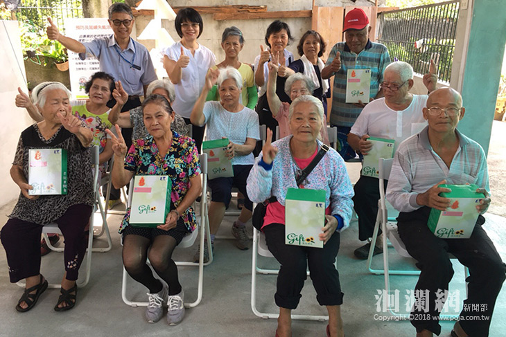 花蓮醫院致贈弱勢家庭民生物資一起過端午