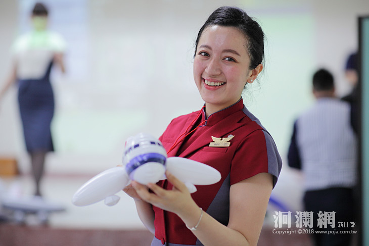 華航空姐圓夢，帶著志工團回秀林母校