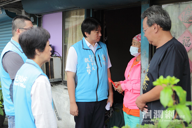 市長慰問弱勢，致贈馬上關懷救助金