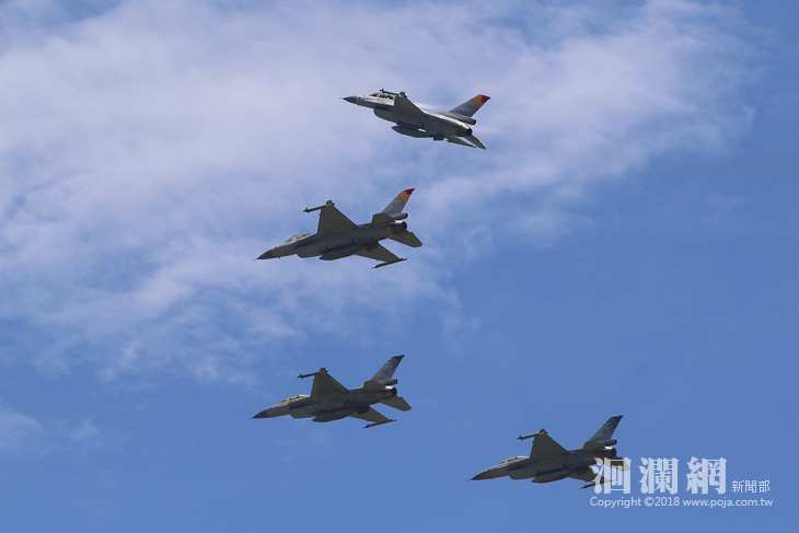 戰機衝場致敬，送殉職弟兄最後一程