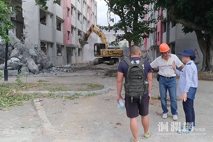 仁愛新城五棟軍眷拆除作業民眾行經請減速慢行