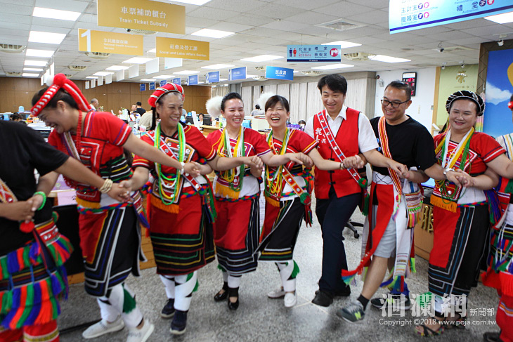 著族服上班，花蓮市公所原味十足