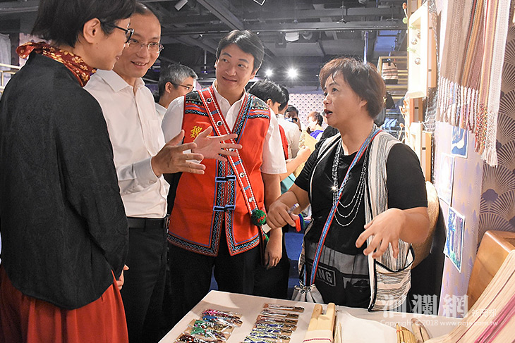 魏市長帶領原住民工藝師拓展海外市場