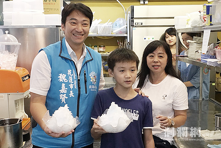 善牧中心飛炫屋孩子辦畫展，市長、冰店齊慰勞孩子