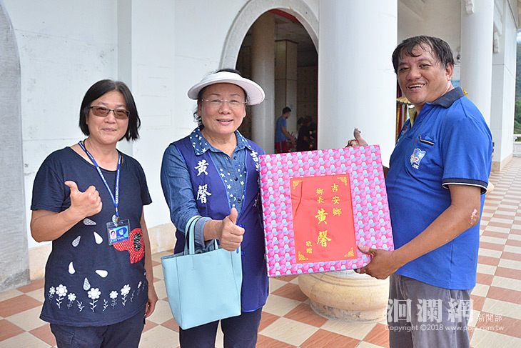 雲山納骨堂管理員熱心服務，獲多位民眾寫信感謝