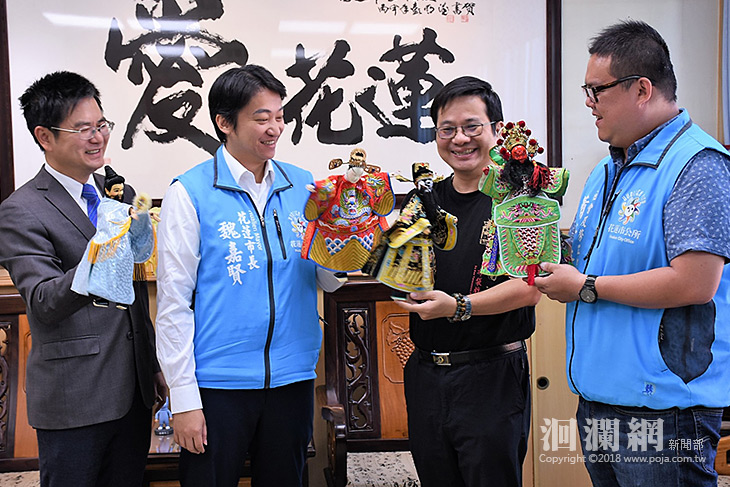 魏嘉賢支持布袋戲巴士校園巡演宣導反賄選等政策