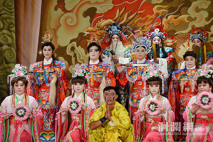 吉安鄉收冬慶豐年，千人看戲鬧連連