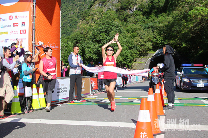 <a href=travel/taroko/2009-08-27/338.html target=_blank class=infotextkey>太魯閣</a>馬拉松-08.jpg