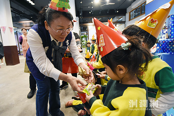 黃馨陪幼兒慶祝聖誕季，15日聖誕音樂狂響活動歡迎