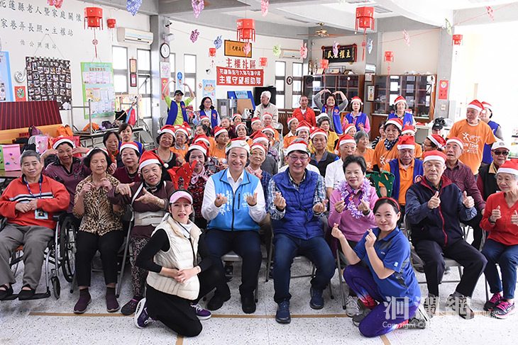主權福氣站耶誕活動，魏嘉賢與長者同歡