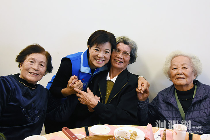 吉安南昌老人讀書會延展社區共學，鄉長與長輩同歡