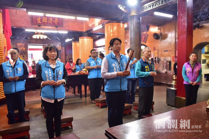 聖天宮帝君廟做公益，魏市長贈匾感謝