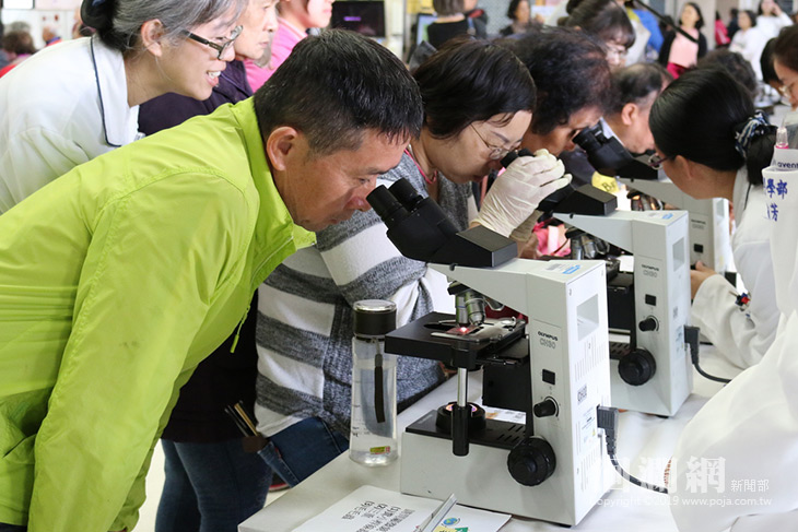 體驗一日醫檢師，花蓮慈院醫檢師過節不忘關心民眾